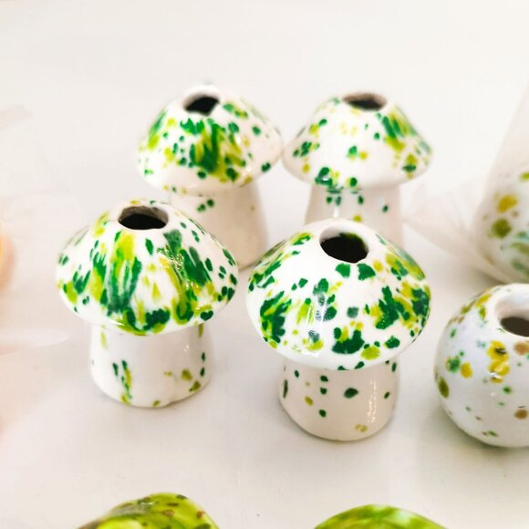 Vintage 70s Ceramic Frog Mushroom Macrame Beads Set of 15 Mid-Century Modern - Picture 5 of 10